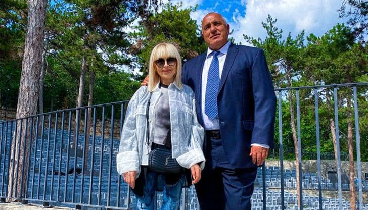 Нейните думи бяха: “Благодаря Ви за уважението!” Нейните думи бяха: “Благодаря Ви за уважението!”