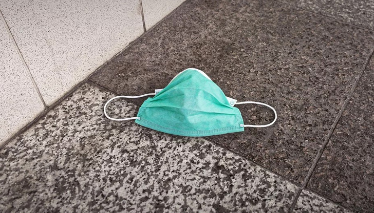 Касиерът е помолил мъжа да спазва правилата и да носи