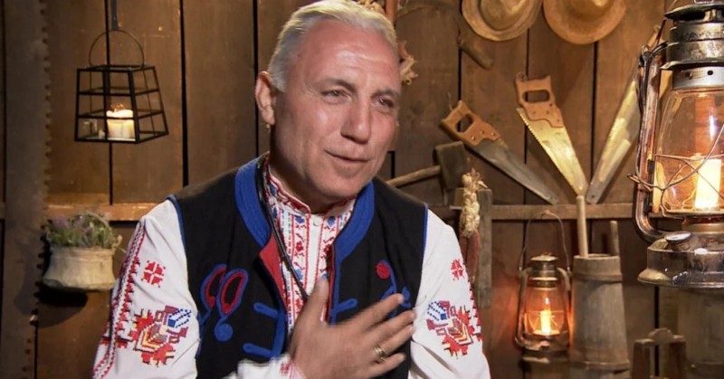 Влизането във формата на малката Миа бе изненада за дядо