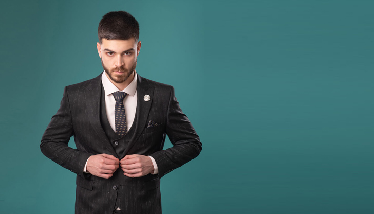 Мъжките сватбени костюми от три части са супер стилен вариант за