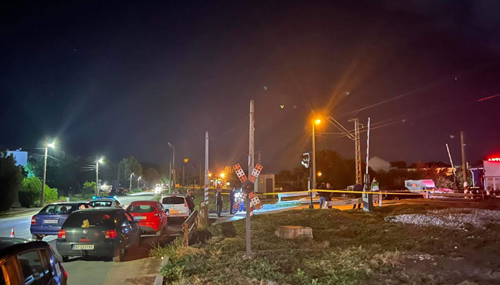 Огледът на мястото на катастрофата продължи до късно през нощтаПътнически