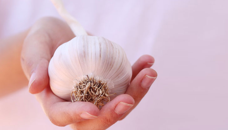 Пийте чеснова вода като здравословен ритуал всяка сутрин, една седмица