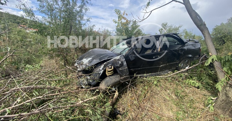 Неправоспособният шофьор е в болница със сериозни наранявания, а четиримата