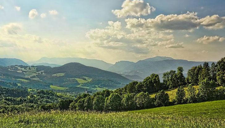 През деня ще бъде предимно слънчево, дъжд се очаква само