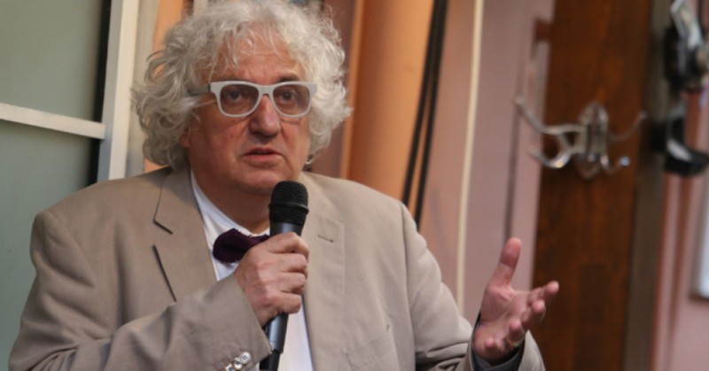 Според него основната разделителна линия между партиите - дали си