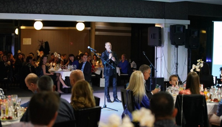 Водещ на празничната вечер бе русенецът Герасим Георгиев - ГероБлизо 200