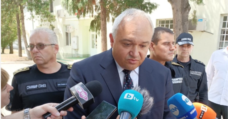 Мигрантите преодоляват оградата по границата ни със стълбиМинистрите на вътрешните