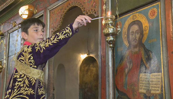 13-годишно момче от разложкото село Баня е най-младият иподякон в