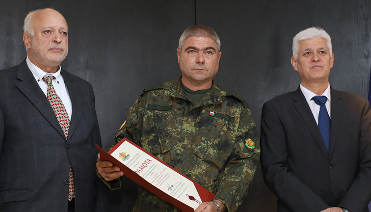 Ефрейтор Иван Димитров получи грамота и парична награда от Велислав