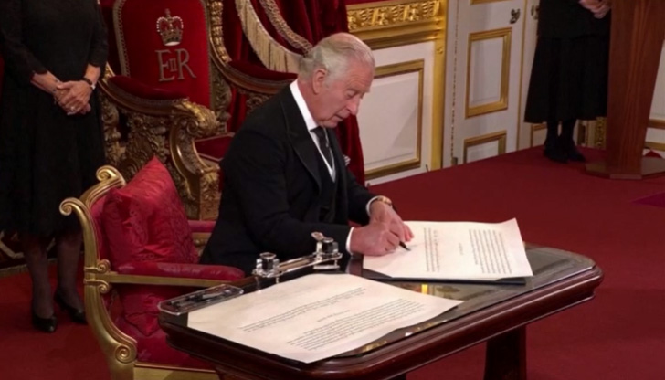 Той положи клетва пред Съвета за унаследяване на британския престолЧарлз