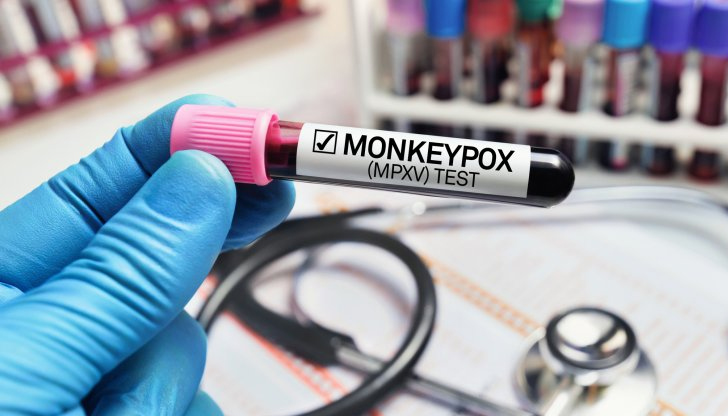 42-годишният мъж е изолиран в болница и състоянието му е