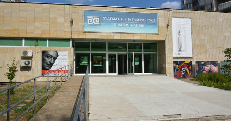 Любителите на изкуството ще могат да разглеждат от разстояние експозициите