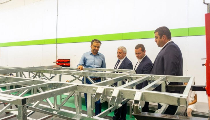 Целта е да се произвежда по един автомобил на денКметовете