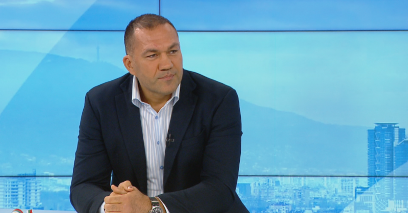 Любовта и интелектът могат да ни обединят като общество, добави