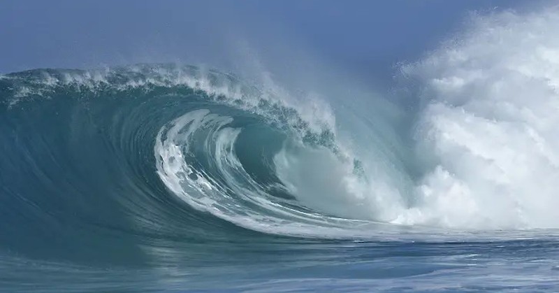 Кадри от дрон показаха 15-метрови вълни, предизвикани от урагана „Фиона“ -  DUNAVMOST.com