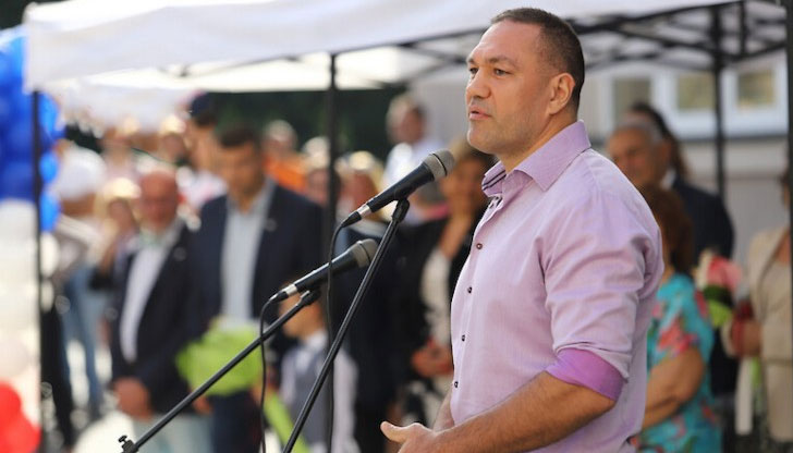 В днешно време злобата, завистта и пошлите неща притискат младите