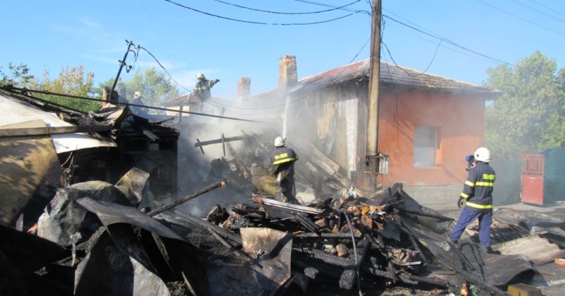 Пожар избухна около 15:30 часа в къща под Сарайския мост