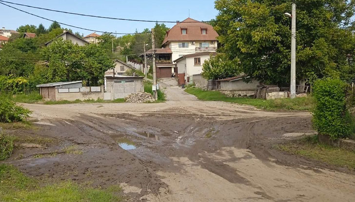 Предстои почистването и удълбочаването на дерето в Червена водаС техника