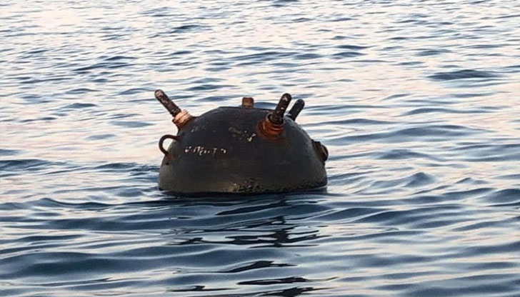 Няма пострадали от експлозиятаДрагажен кораб на румънския флот се удари в носеща се в Черно море мина,