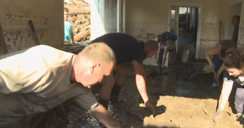 Основната задача е разчистването, за да бъдат вдигнати стълбовете и