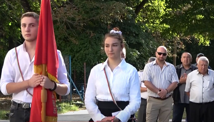 В сградата са създадени условия за достъпна среда за хора