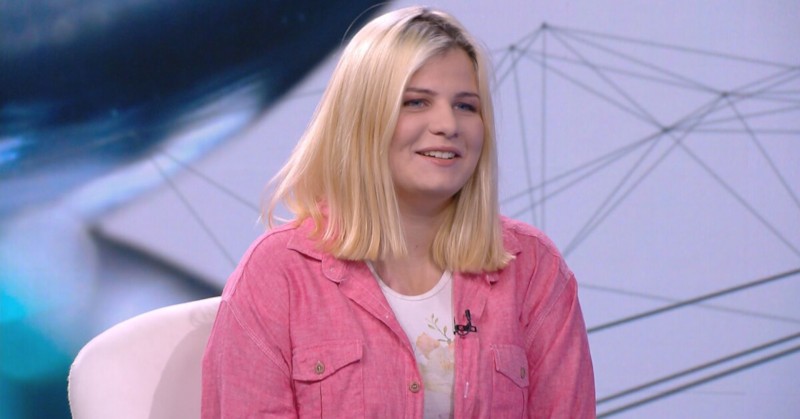 Освен белезите във формата на сърце Теодора има и белег,