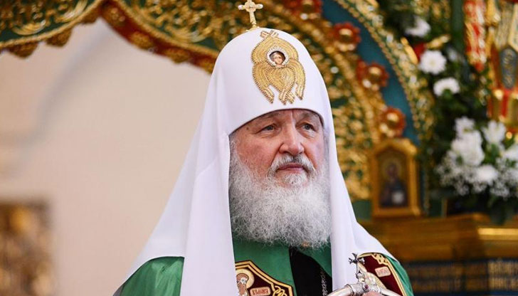 Главата на Руската православна църква говори пред вярващи в манастира