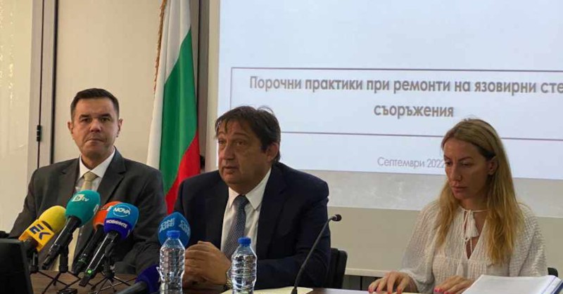 Министърът обясни, че проблемът с незаконното строителство не може да