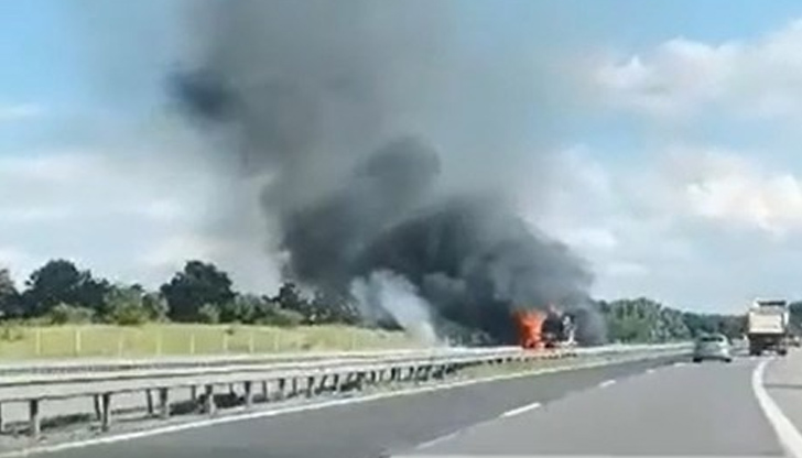 Движението се осъществява само в изпреварваща лентаДвижението по АМ Тракия