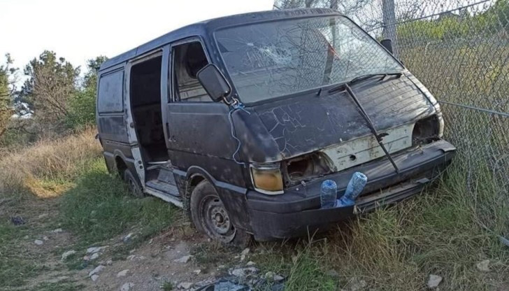 Действието се разиграва на 2 км от село ЛесовоС бус