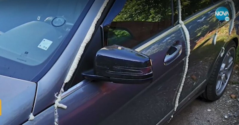 Освен вратите, медикът не успял да отвори и багажникаМъж намери автомобила си