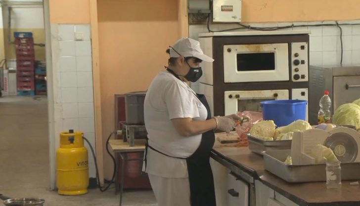 Общо 65 са децата със симптоми на хранително натравянеТревожен инцидент