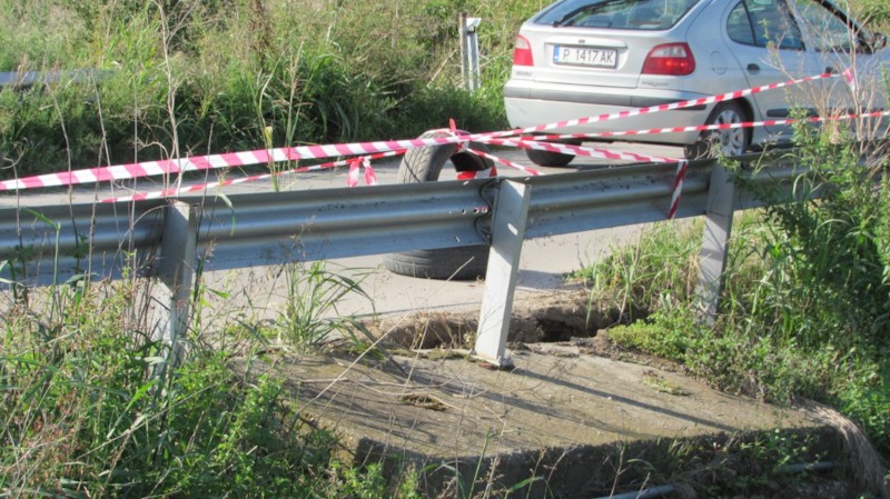 Mостът е компрометиран след проливните дъждовеПрез вчерашния ден състоянието на