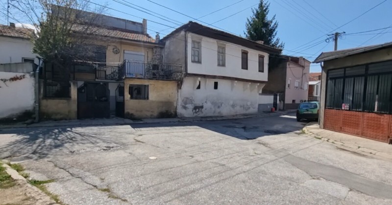 За родният дом на Димитър Талев не могат да се