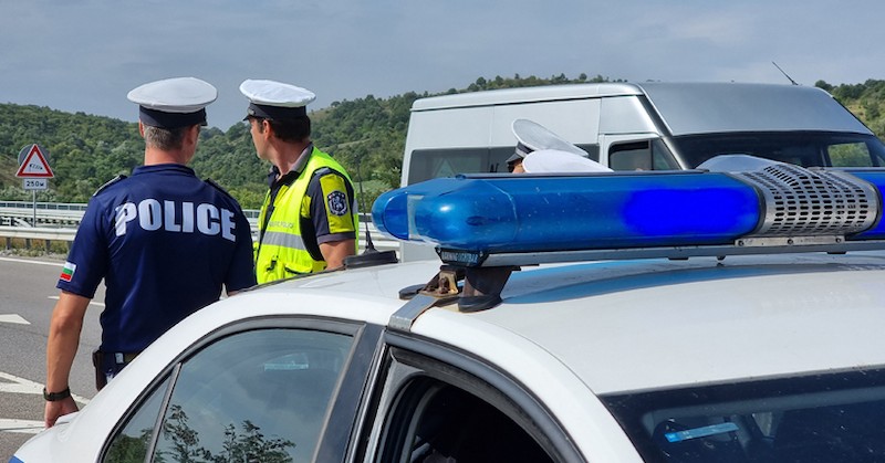 В микробуса е установена група от мигранти, самоопределили се като