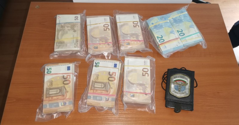 Митническите служители от сектор Оперативен контрол - Лом“ в ТД