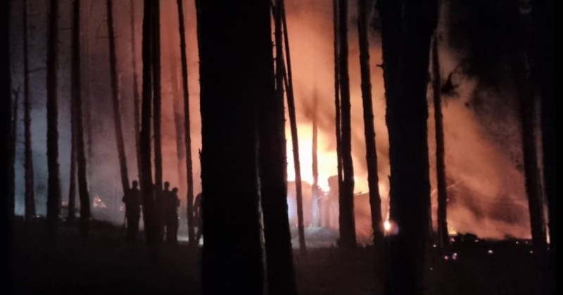 Пожар гори в парк Тюлбе в КазанлъкЗапалила се е постройка