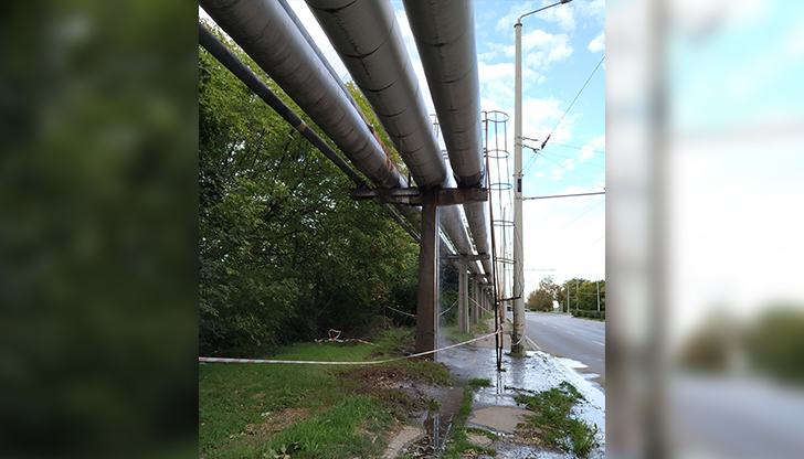 От 9.09.22 денонощно от спуканите тръби на ТЕЦ - РУСЕ