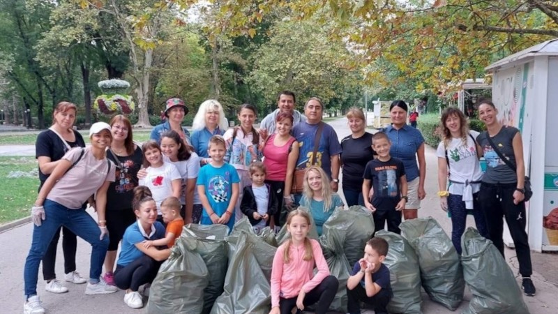 Пенчо Милков също се включи като доброволецДо 14 ч. на