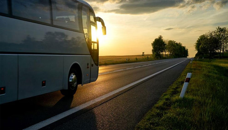 Автобусът се е обърнал в крайпътна канавкаПоне 8 души са