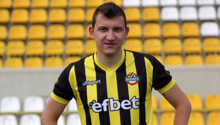 Футболистът на Ботев (Пловдив) Тодор Неделев коментира възстановяването си след катастрофата в Грузия.Капитанът