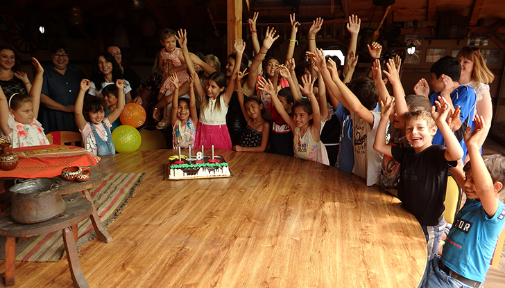 Празничното настроение беше гарнирано“ с разнообразни състезателни и развлекателни игриС