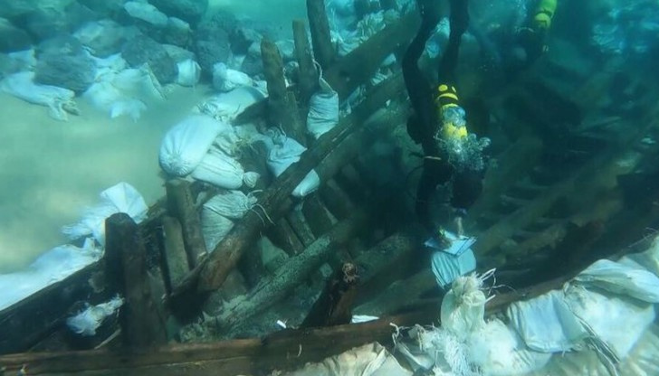 Според учените, това е най-големият плавателен съд от този период,