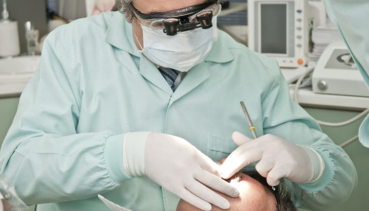 В продължение на години те обезобразявали пациентиОсъдиха френски зъболекари, заменяли