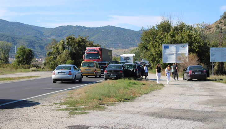 Нова катастрофа на път Е-79, отново при Симитли, удариха се