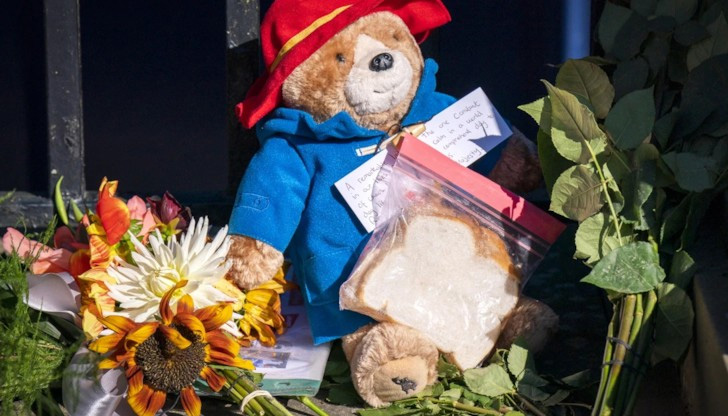 Жестът разплака поданиците на КоронатаМечето Падингтън също се сбогува с