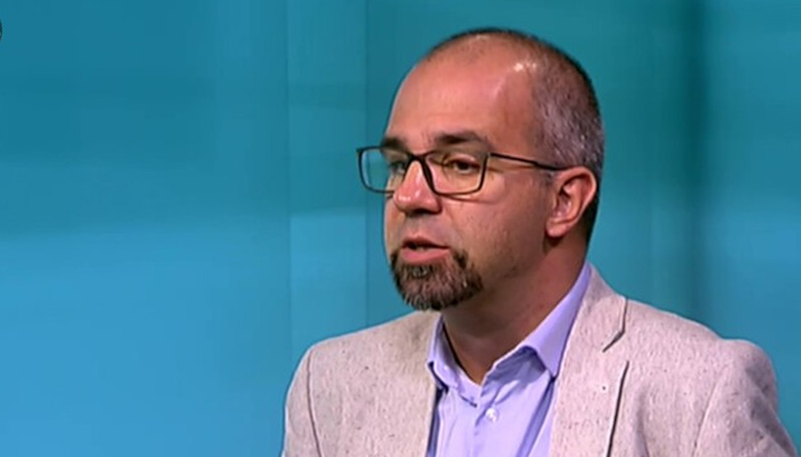 ГЕРБ и ПП играят “като по учебникТака коментира предизборната кампания