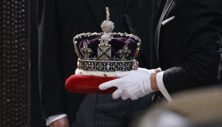 Чарлз сам е избрал да се нарича така като монархКончината