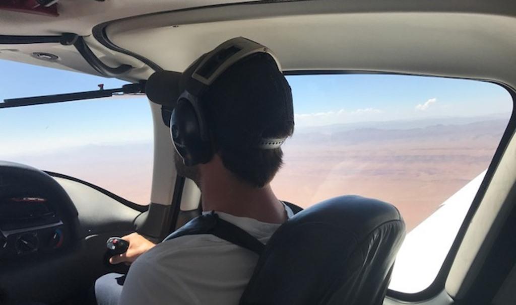 Често биват наемани от наши и чужди артисти за снимане