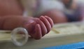 Лекари спасиха недоносено бебе с вродена малформация, тежащо едва килограм